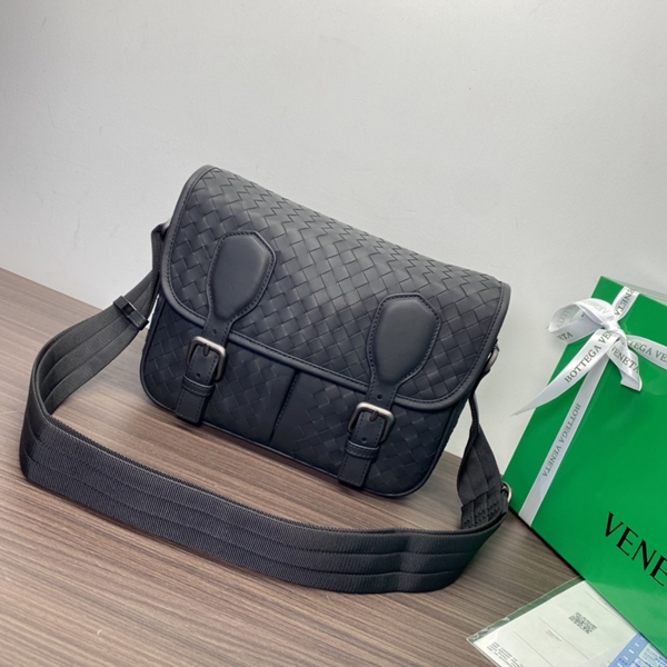 ボッテガヴェネタバッグ正面デザイン